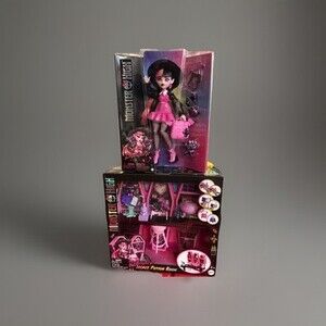 Monster High Draculaura Secret Potion Room & Draculaura Doll